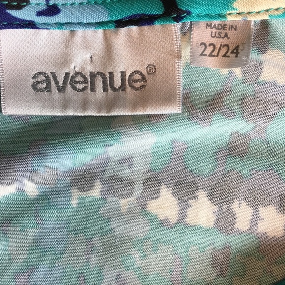 NWOT Avenue twist from keyhole dress (22/24) - Picture 4 of 5